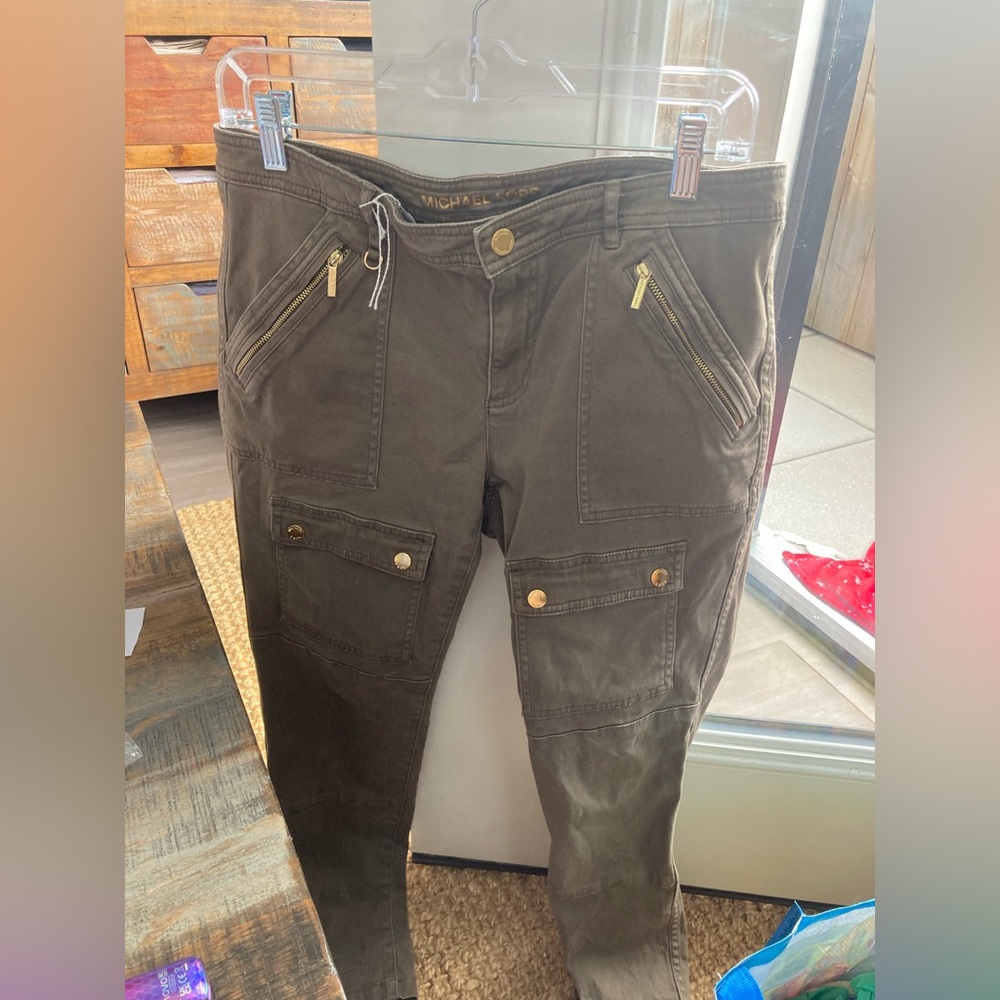 Micheal Cors Green cargo pants size 10 lots of pockets in great condition
